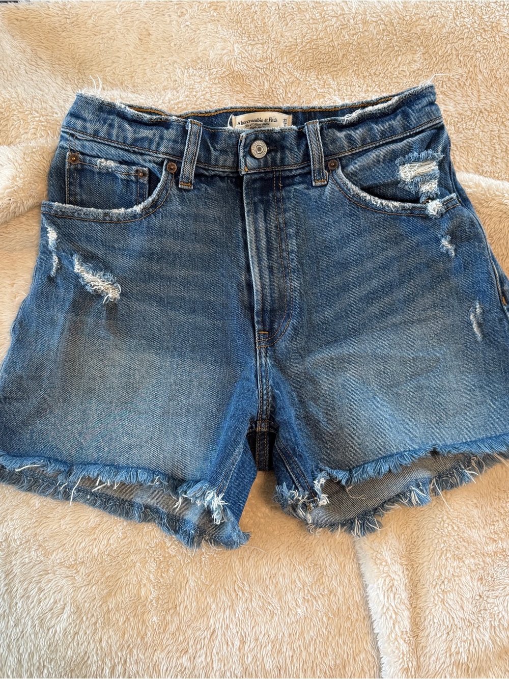 Abercrombie & Fitch Curve Love 4” Mom Short High Rise